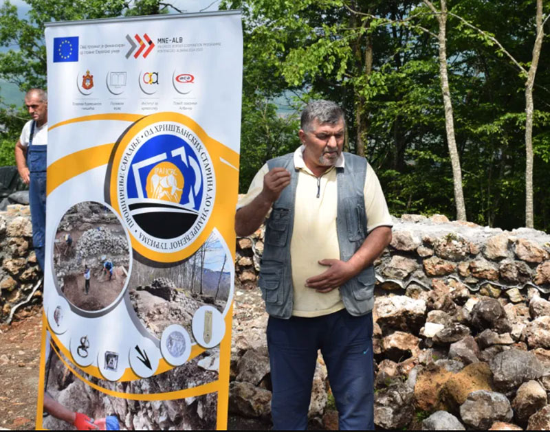 Прва прес конференција