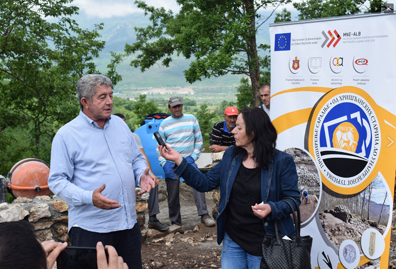 Прва прес конференција